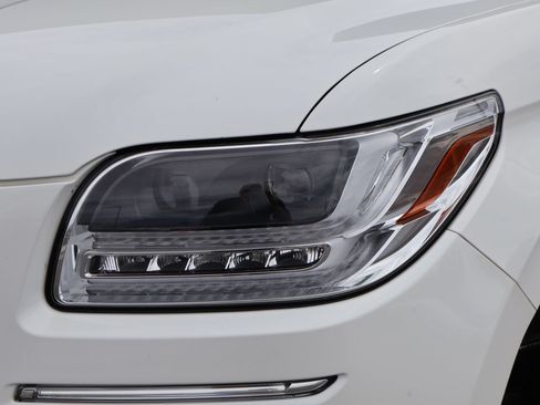 Used 2021 Lincoln Navigator Reserve w/ Luxury Package AWD/4WD image 13