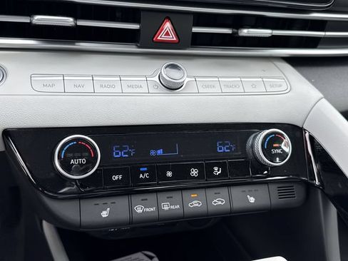 New 2026 Hyundai Elantra Limited FWD image 31