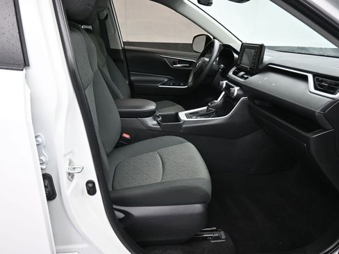 Used 2022 Toyota RAV4 XLE w/ Convenience Package image 38