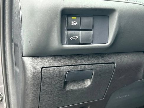 Used 2021 Toyota Highlander XLE AWD/4WD image 14