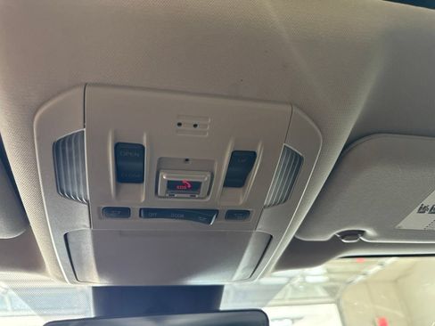Used 2020 Toyota Highlander XLE FWD image 33