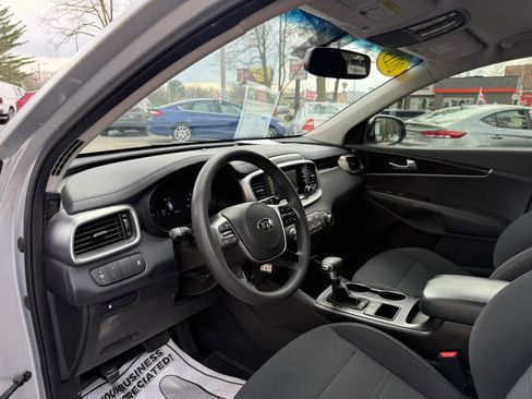 Used 2019 Kia Sorento L image 10