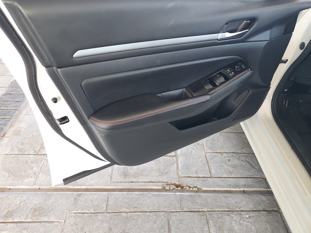 Used 2024 Nissan Altima 2.5 SR FWD image 28