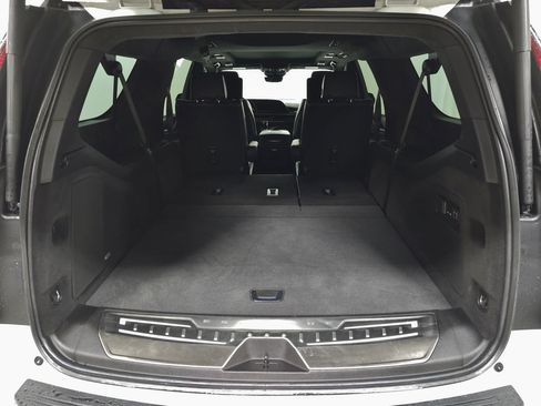 Used 2023 Cadillac Escalade ESV V AWD/4WD image 5