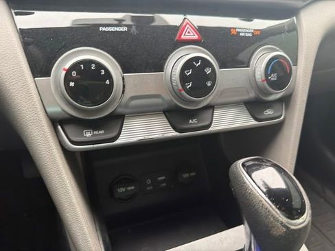 Used 2019 Hyundai Elantra SEL FWD image 46