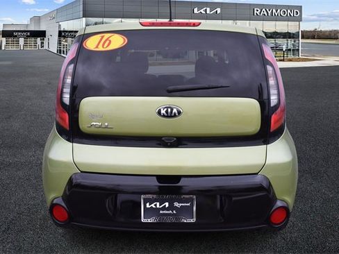 Used 2016 Kia Soul + image 4