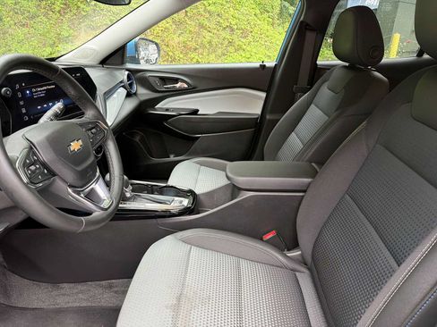 Used 2026 Chevrolet Trax LT w/ LT Convenience Package FWD image 18