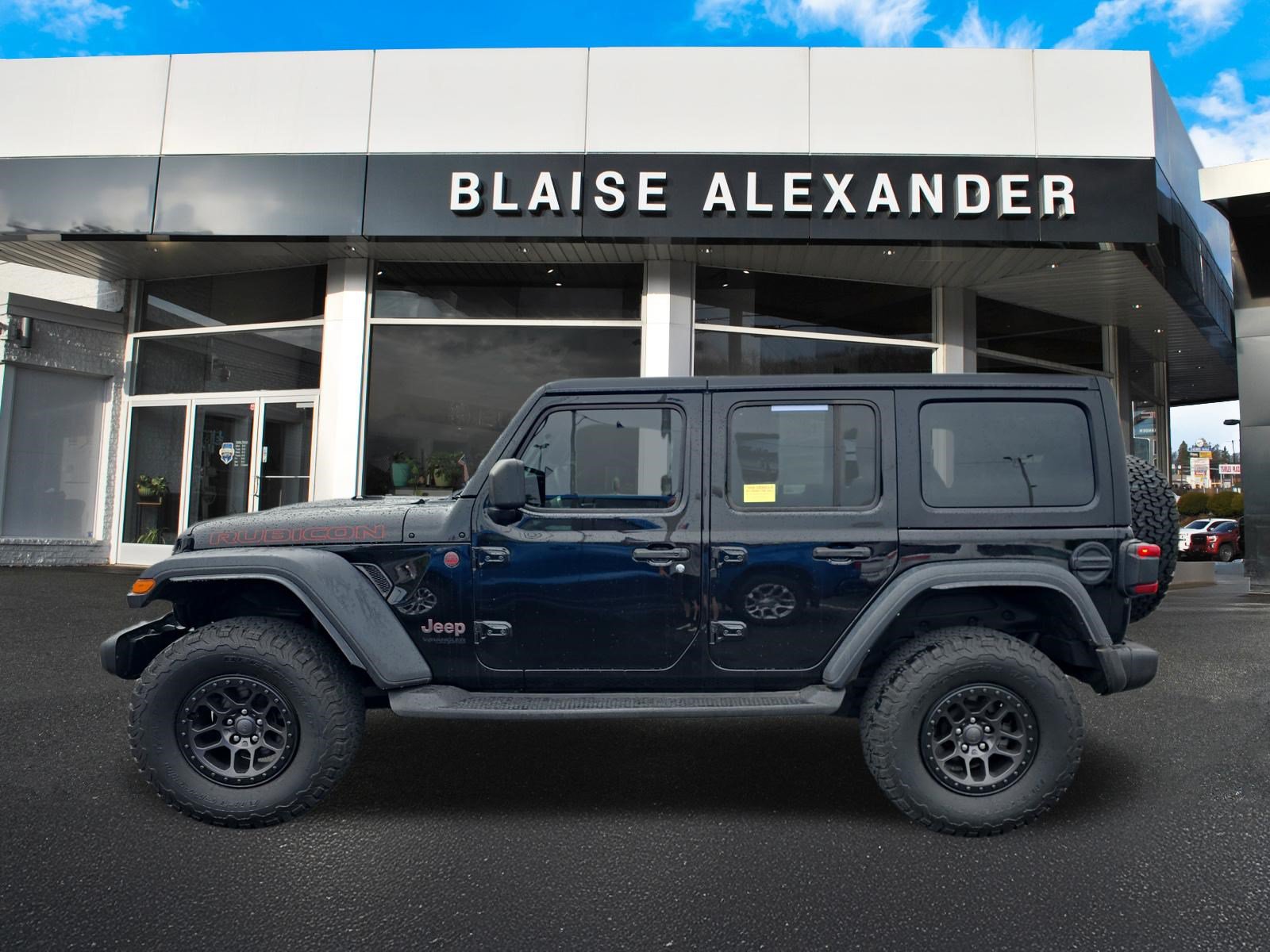 Used 2022 Jeep Wrangler Unlimited Rubicon w/ Xtreme Recon 35" Tire Package AWD/4WD image 8
