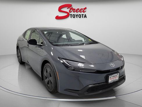 New 2026 Toyota Prius LE FWD image 5