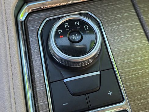 Used 2023 Ford Expedition Limited image 28