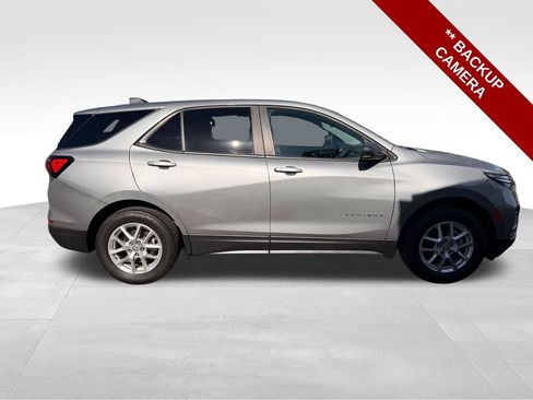 Used 2023 Chevrolet Equinox LS w/ LS Convenience Package AWD/4WD image 9