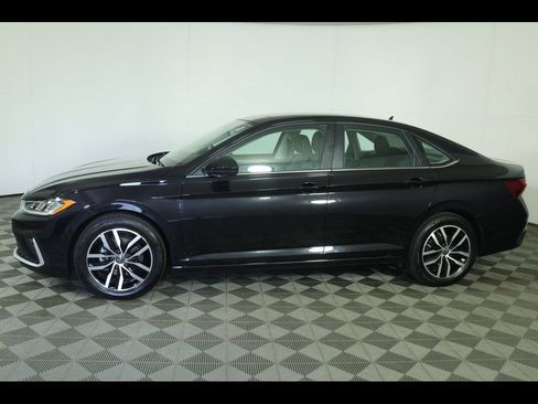 Used 2026 Volkswagen Jetta SE FWD image 4