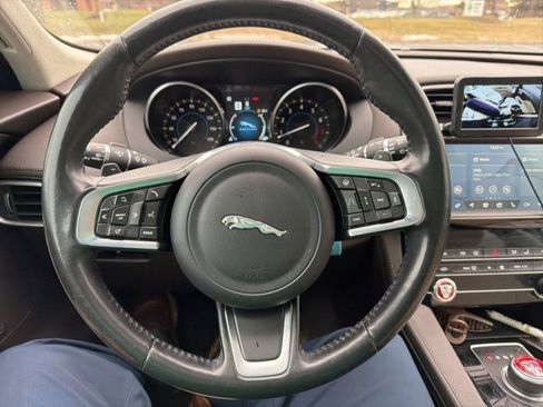 Used 2020 Jaguar F-PACE Prestige image 30