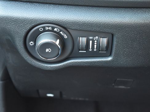 New 2026 Chrysler Pacifica Select image 16