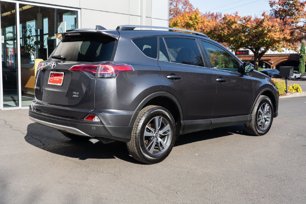 Used 2018 Toyota RAV4 XLE AWD/4WD image 6