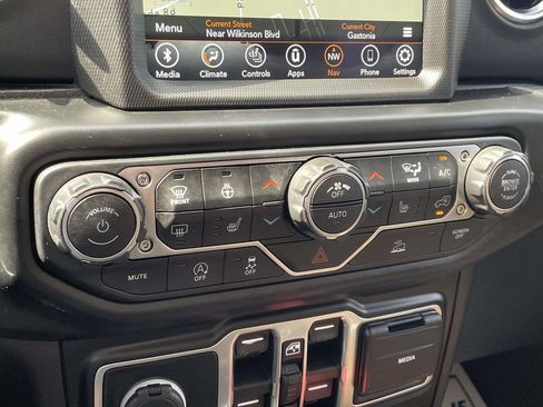 Used 2022 Jeep Wrangler Unlimited Sahara w/ Cold Weather Group AWD/4WD image 27