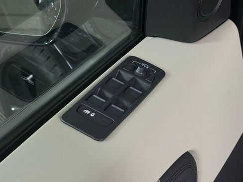 New 2025 Land Rover Discovery Sport S image 28