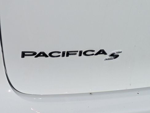 New 2026 Chrysler Pacifica Limited image 34