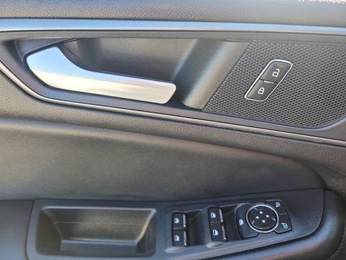 Used 2022 Ford Edge SE w/ Black Appearance Package image 22