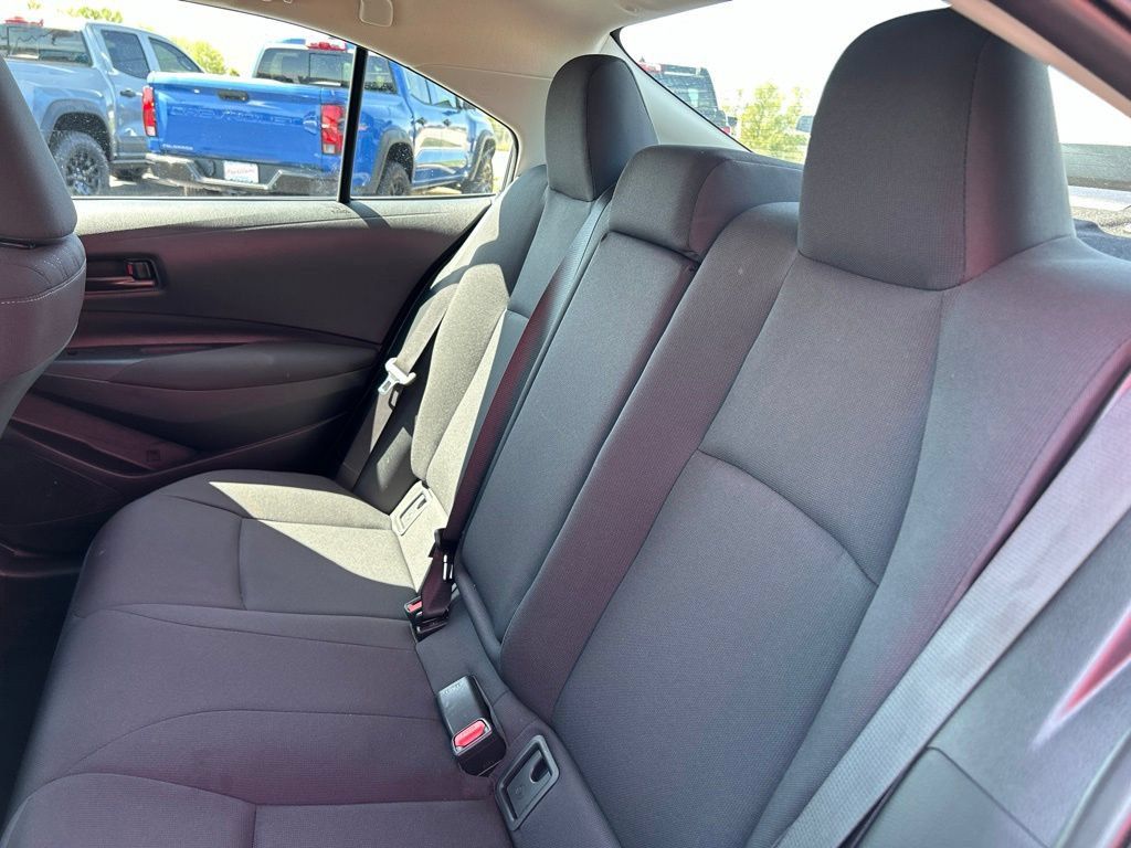 Used 2025 Toyota Corolla LE FWD image 30