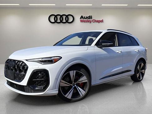 New 2025 Audi SQ5 Prestige image 1