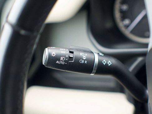 Used 2023 Land Rover Defender 110 SE image 26