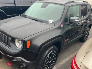 Used 2017 Jeep Renegade Trailhawk w/ Premium Trailhawk Package video 1