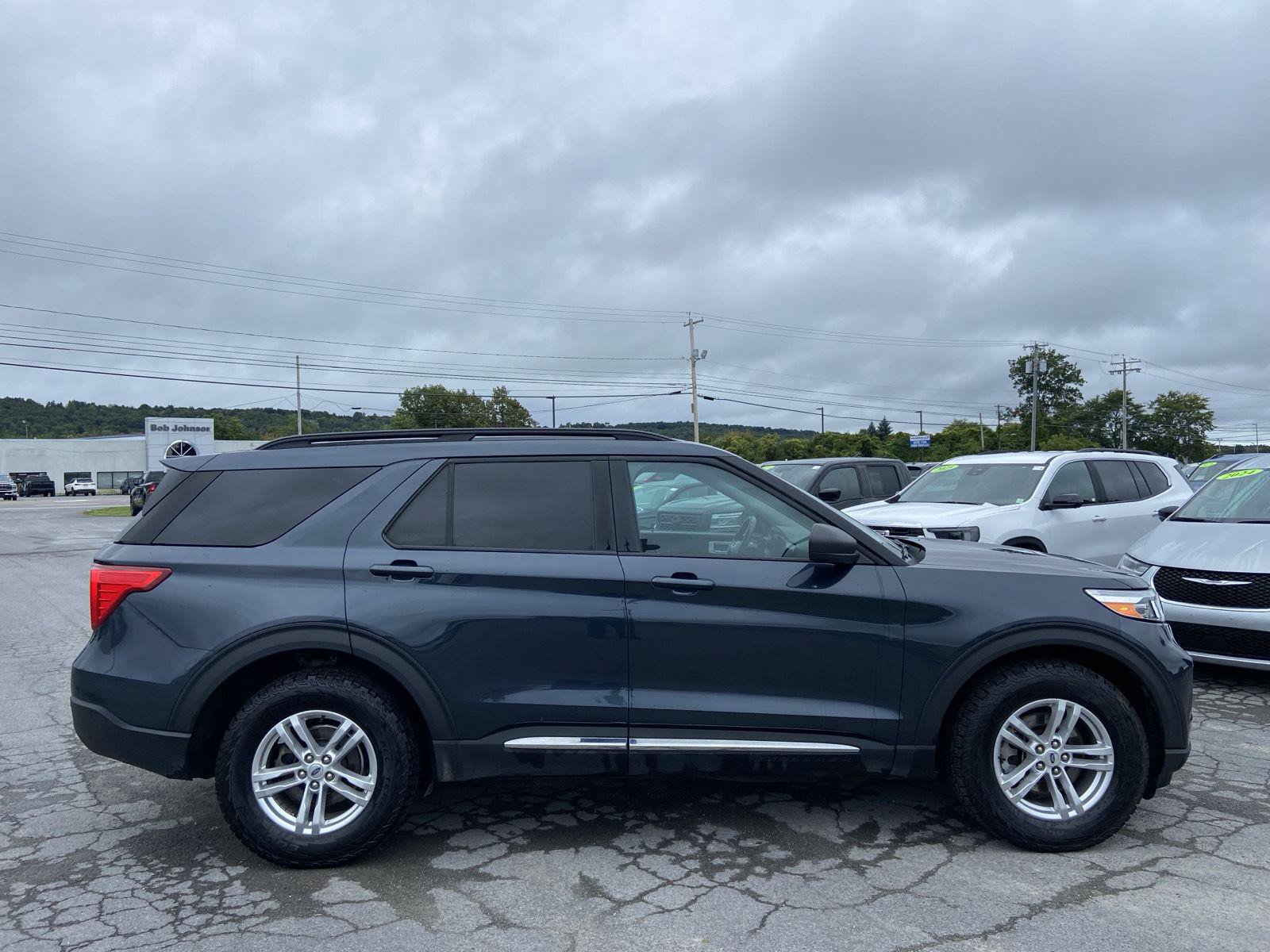 Used 2023 Ford Explorer XLT AWD/4WD image 6