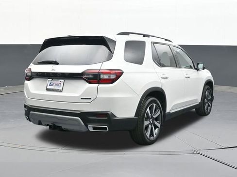 Used 2025 Honda Pilot Touring image 11