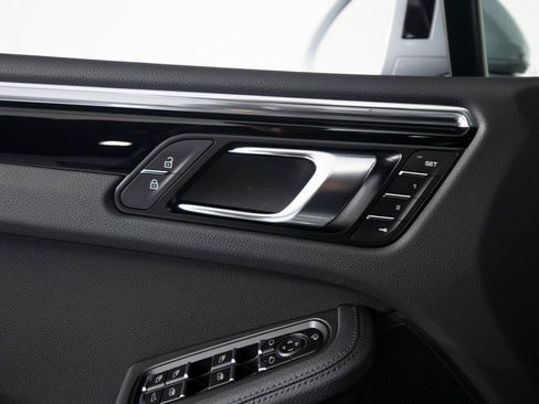 New 2026 Porsche Macan image 20