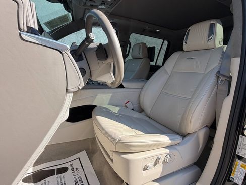 Used 2024 Cadillac Escalade ESV Sport Platinum w/ LPO, ONYX Package AWD/4WD image 15