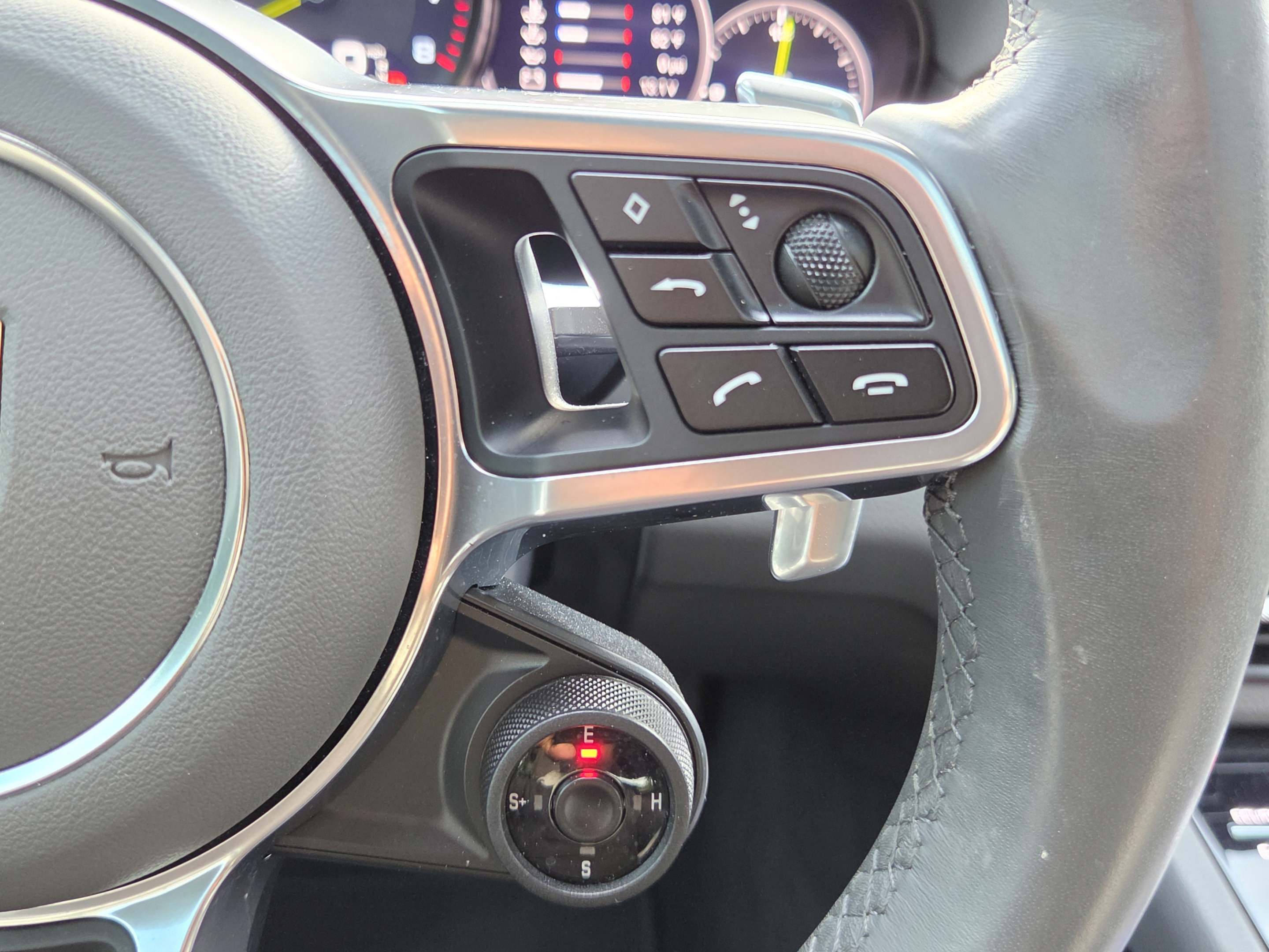 Used 2023 Porsche Cayenne Coupe AWD/4WD image 31