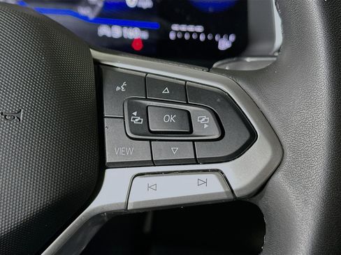 Used 2024 Volkswagen Jetta SE FWD image 17