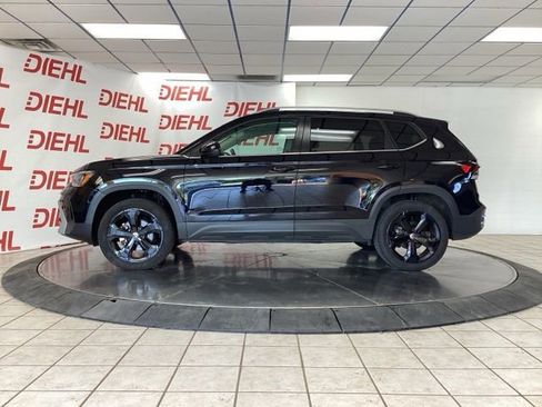 Used 2025 Volkswagen Taos SEL AWD/4WD image 4
