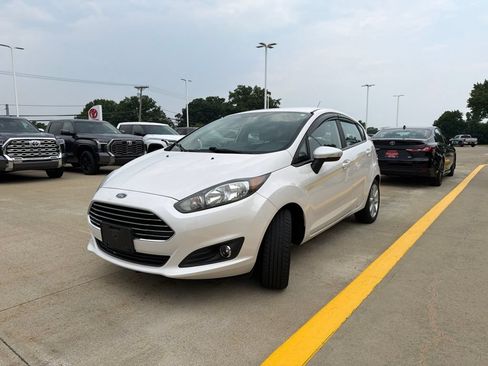Used 2016 Ford Fiesta SE w/ Equipment Group 201A FWD image 3