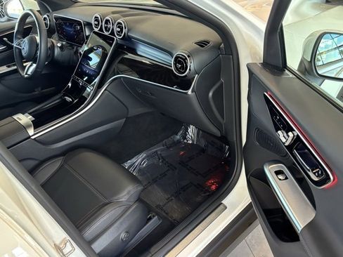 Certified 2025 Mercedes-Benz GLC 300 image 31