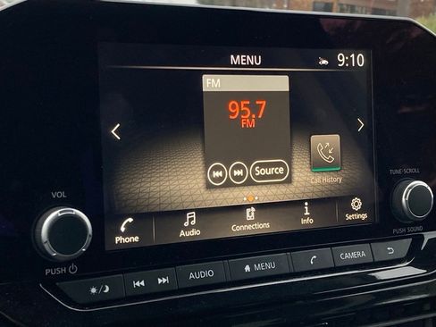 Used 2025 Nissan Pathfinder SV image 22