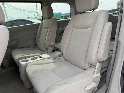 Used 2016 Nissan Quest SV FWD image 12