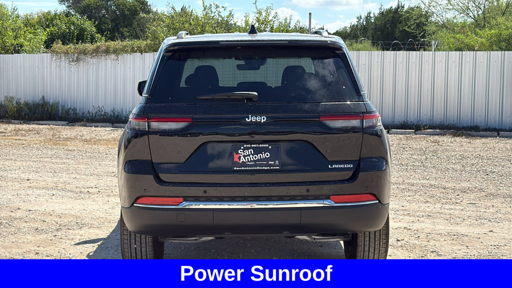 New 2027 Jeep Grand Cherokee Laredo X RWD image 4