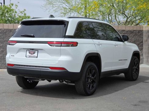 New 2026 Jeep Grand Cherokee Altitude AWD/4WD image 11