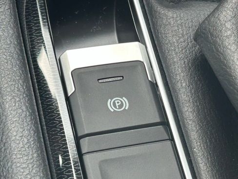 New 2025 Volkswagen Taos SE w/ Panoramic Sunroof Package image 52