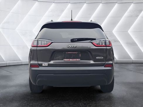 Used 2019 Jeep Cherokee Latitude Plus w/ Cold Weather Group image 4