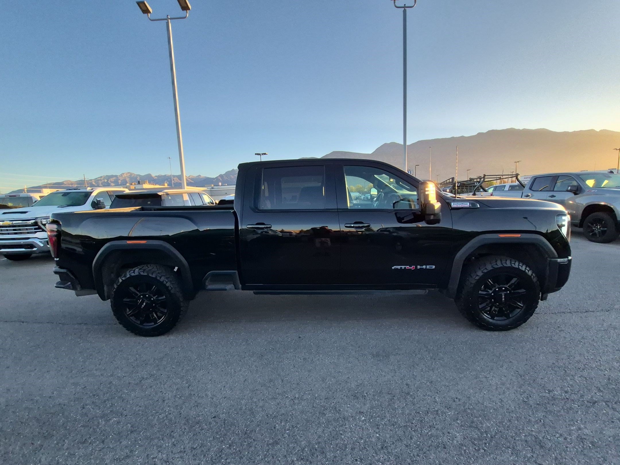 Used 2024 GMC Sierra 2500 AT4 AWD/4WD image 2