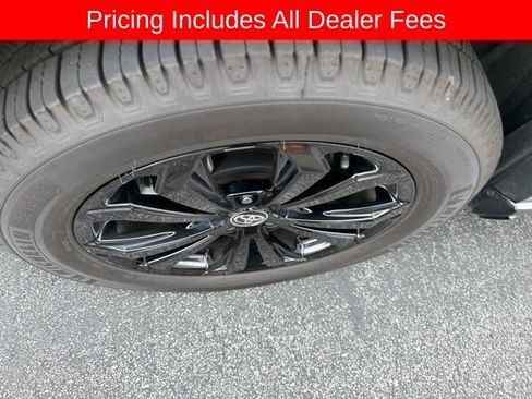 Used 2025 Toyota RAV4 SE AWD/4WD image 24