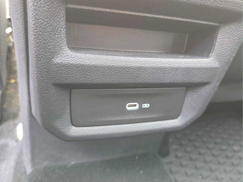 Used 2022 Volkswagen Taos SE image 13