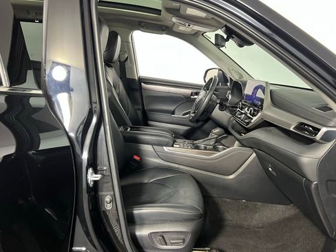 Used 2024 Toyota Highlander Platinum image 27
