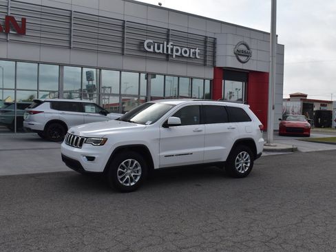 Used 2022 Jeep Grand Cherokee Laredo X image 2