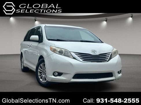 Used 2015 Toyota Sienna XLE w/ XLE Navigation Package FWD image 1