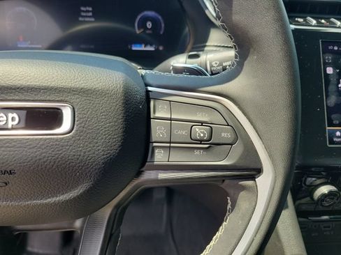 Used 2024 Jeep Grand Cherokee Altitude AWD/4WD image 12