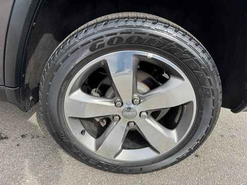 Used 2014 Jeep Grand Cherokee Limited image 12